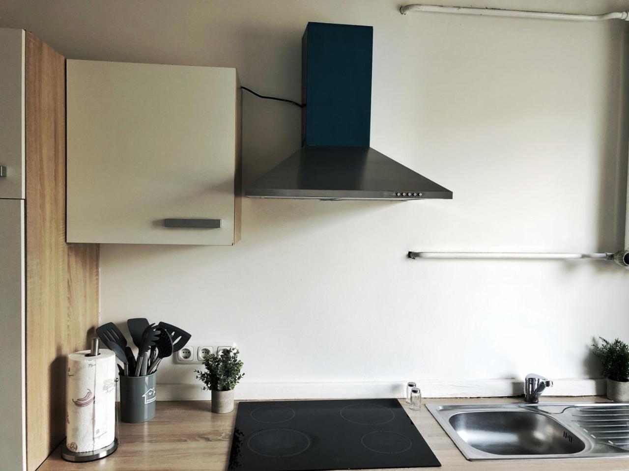 Aparments I Spaceous In Ber-reinickendorf, 1 Min. To Metro Station *