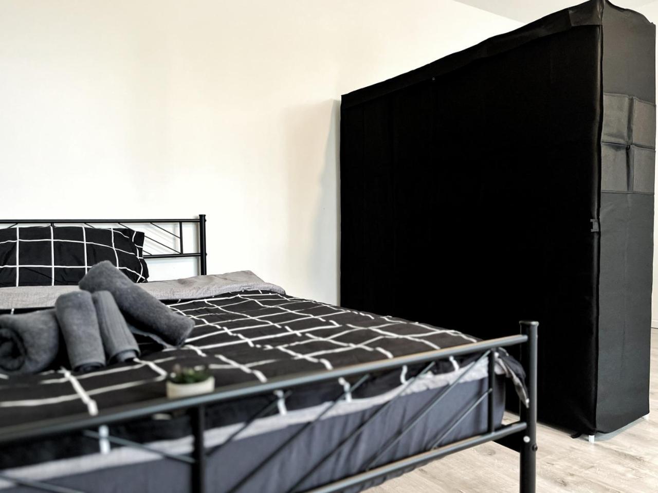 Aparments I Spaceous In Ber-reinickendorf, 1 Min. To Metro Station * Berlijn