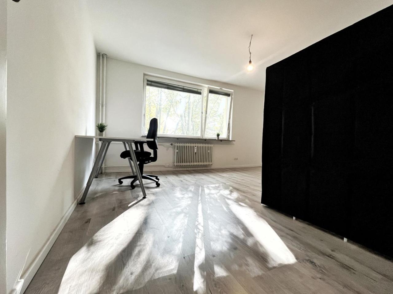 Appartement Aparments I Spaceous In Ber-reinickendorf, 1 Min. To Metro Station Berlijn