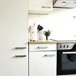 Holidayhome Aparments I Spaceous Room In Ber-Reinickendorf, 1 Min. To Metro Station