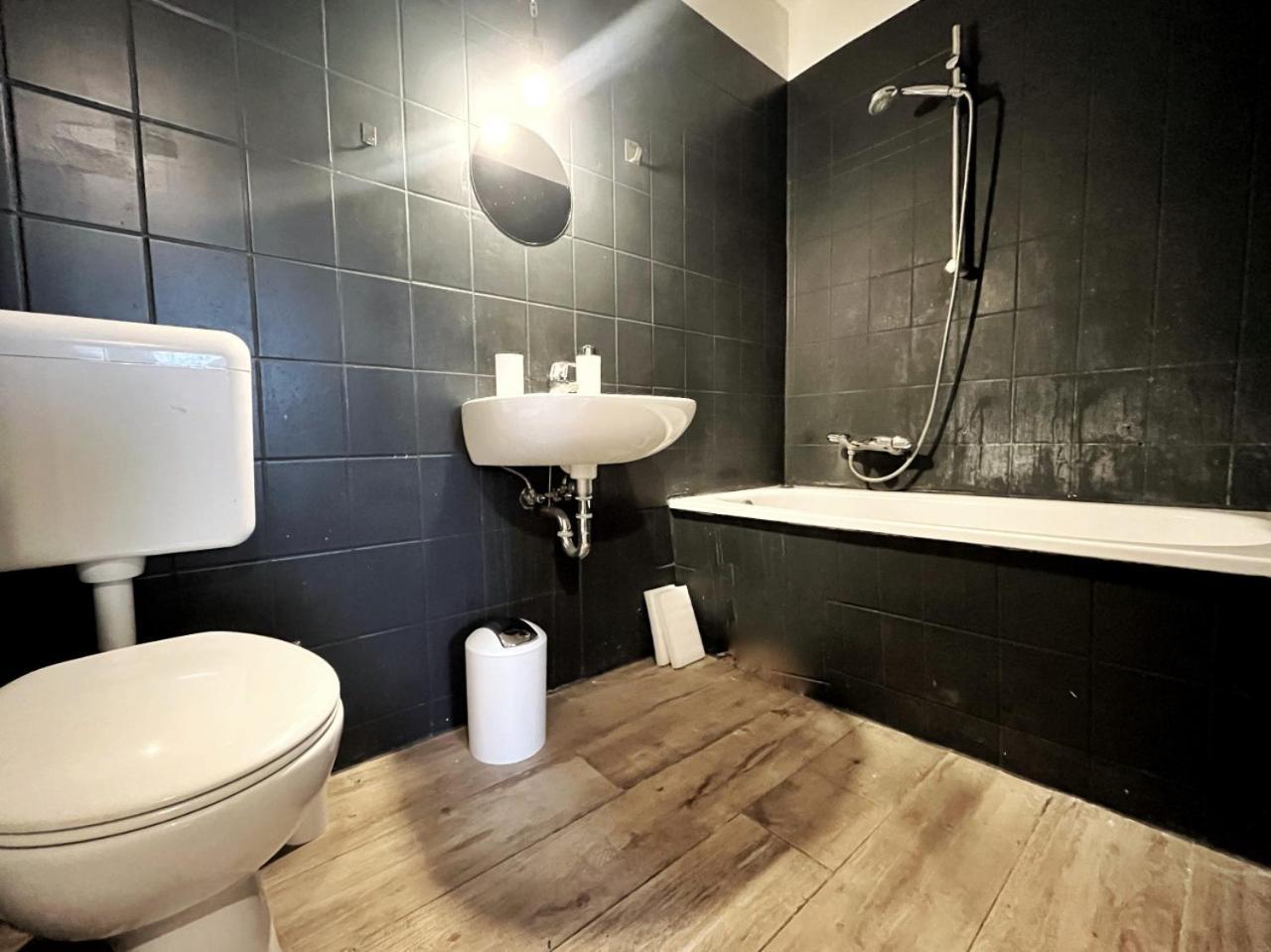 Aparments I Spaceous In Ber-reinickendorf, 1 Min. To Metro Station Appartement *